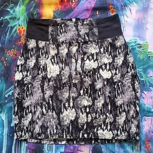 Material Girl Snake Print Medium Stretchy  High Waist Tube Mini Skirt Blk/Whte